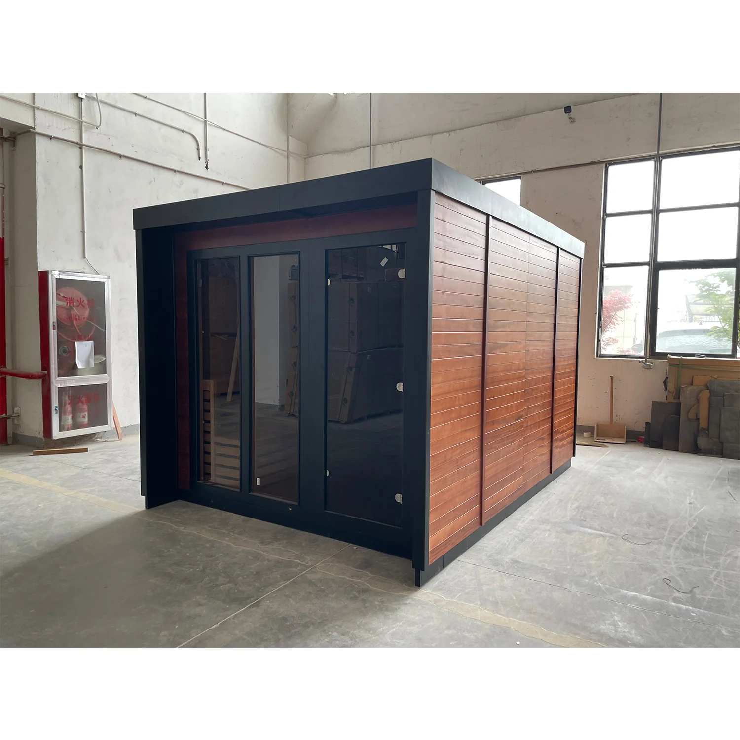 Svalasauna Patio M | Premium Outdoor Cedar Sauna Cabin for 2–4 People(SV-07)